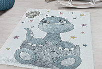 De beaux tapis pour les enfants de différents âges...