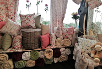 UNE INONDATION DE FLEURS SUR LES TISSUS DE LA COLLECTION TWISTER JARDINS