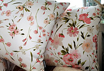 UNE INONDATION DE FLEURS SUR LES TISSUS DE LA COLLECTION TWISTER JARDINS
