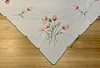 Nappes brodées aux motifs printaniers