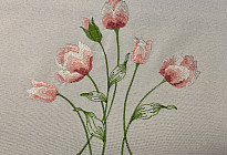 Nappes brodées aux motifs printaniers