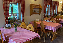 Rideaux et nappes dans la maison d&#39;hôtes Pod Šerákem