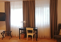 Draperies et rideaux dans les chambres de l&#39;Hôtel McLimon