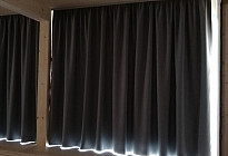 Rideaux occultants dans la nouvelle salle de sport de Bordovíce