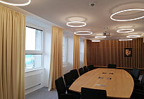 Rideaux dans la salle de réunion du bureau municipal de Kopřivnice