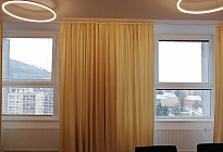 Rideaux dans la salle de réunion du bureau municipal de Kopřivnice