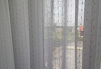 Rideaux et nappe avec jupe pour la salle de cérémonie du village de Lešná