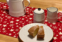 La beauté de Noël commence à la table de Noël