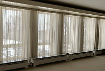 Commune de Březová - installation de rails et de rideaux