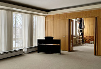 Commune de Březová - installation de rails et de rideaux