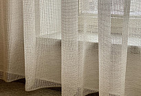 Commune de Březová - installation de rails et de rideaux