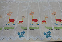 Rideaux pour enfants pour un vitrail
