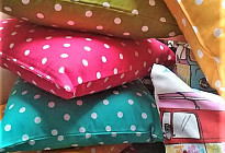 Des bus joyeux et des pois colorés