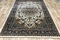 BYTEMA a préparé une nouvelle collection de tapis acryliques luxueux RAZIA