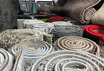 Un large choix de tapis de différentes tailles....