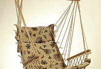 Chaises à bascule suspendues de la société tchèque Alebo en tissus de tapisserie
