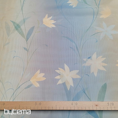 Rideau bleu clair avec des fleurs