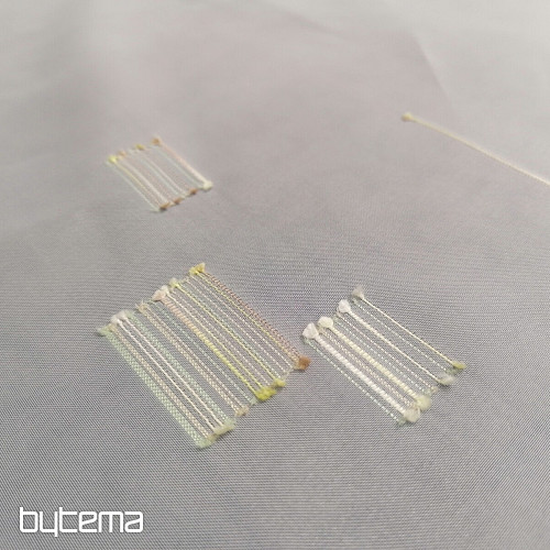 Rideau en voile blanc avec broderie vert-beige