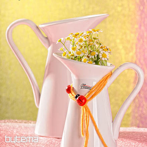 Pichet en porcelaine blanche