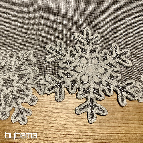 Nappe de Noël brodée grise à flocons