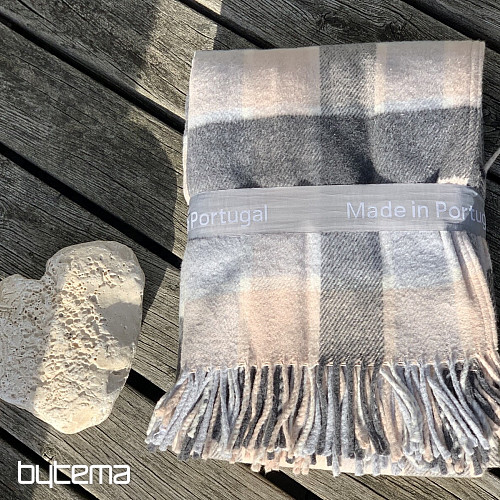 Couverture à carreaux rose clair gris
