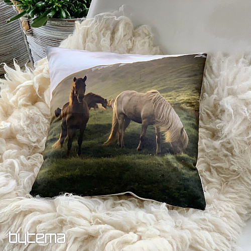 Housse de coussin déco CHEVAUX SOUS LA MONTAGNE