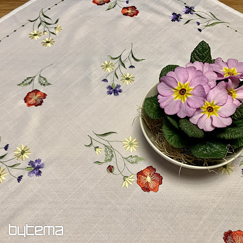Nappe brodée FLEURS SUR UN CARRÉ