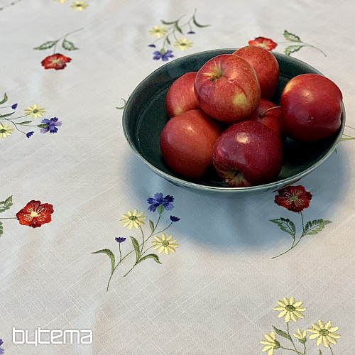Nappe brodée FLEURS SUR UN CARRÉ