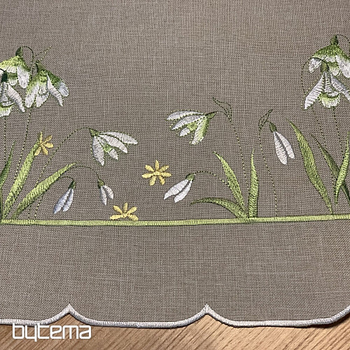 Nappe et écharpe brodées Blanche Neige