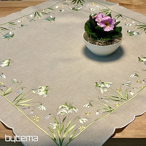 Nappe et écharpe brodées Blanche Neige