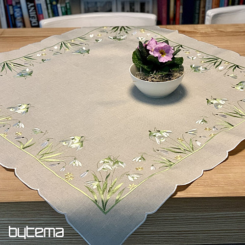 Nappe et écharpe brodées Blanche Neige