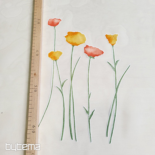 Rideau prêt avec des fleurs printanières