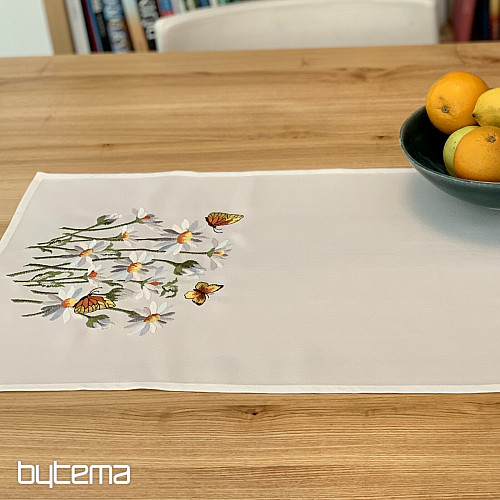 Nappe et foulard brodés MARGUERITES ET PAPILLONS