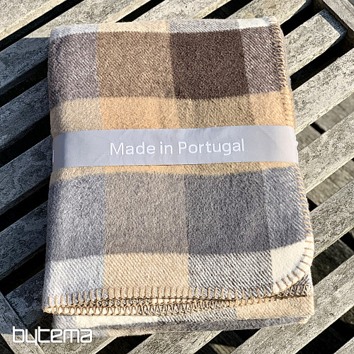 Couverture à carreaux beige