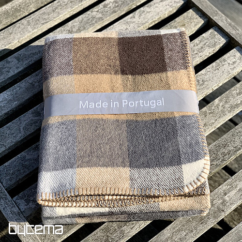 Couverture à carreaux beige