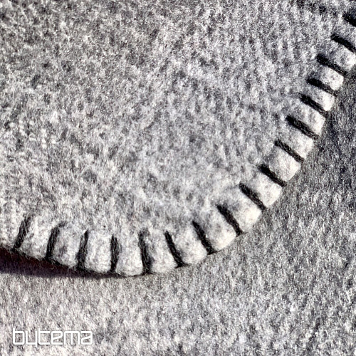 Couverture à carreaux gris