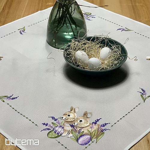 Nappe brodée LAPIN DE PÂQUES à la lavande