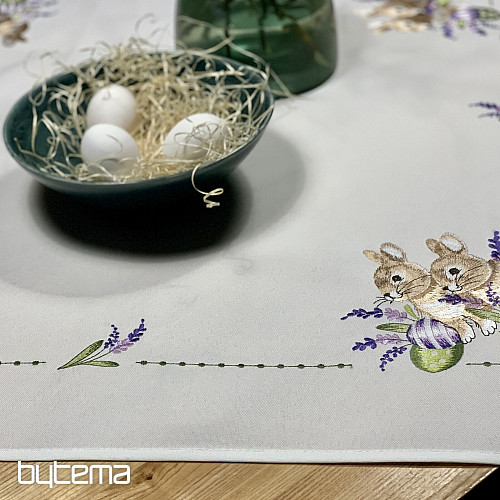 Nappe brodée LAPIN DE PÂQUES à la lavande