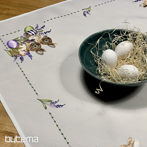 Nappe brodée LAPIN DE PÂQUES à la lavande