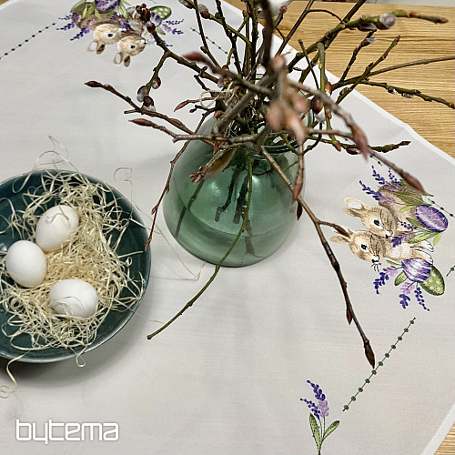 Nappe brodée LAPIN DE PÂQUES à la lavande