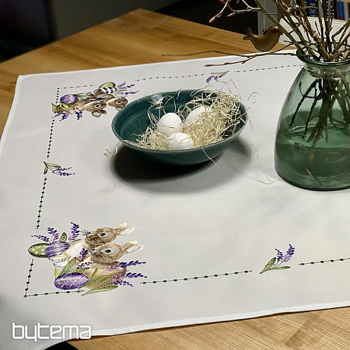 Nappe brodée LAPIN DE PÂQUES à la lavande