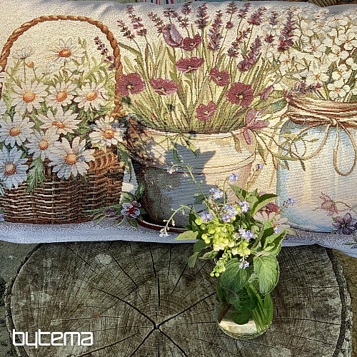 Coussin tapisserie LA BEAUTÉ DANS LE PANIER