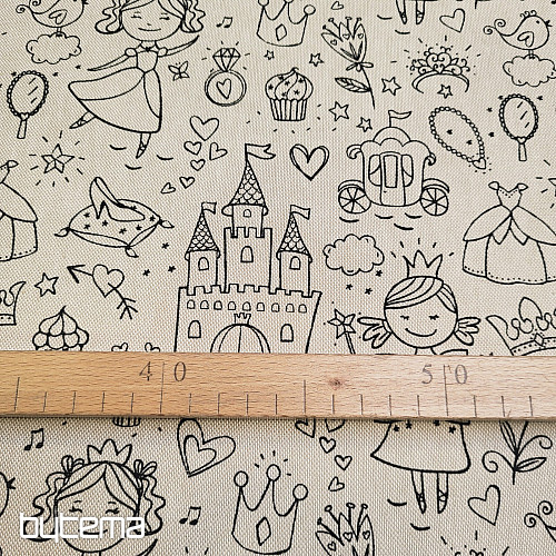 PRINCESSE peignant du tissu sur un fond uni