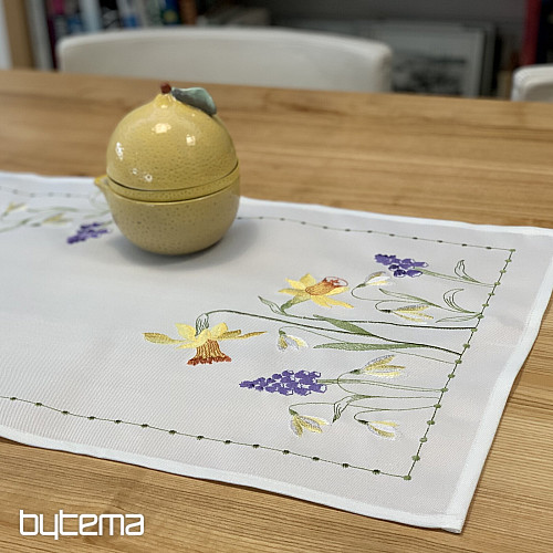 Nappe et foulard brodés NARCISSIS ET LA FILLE DES NEIGES