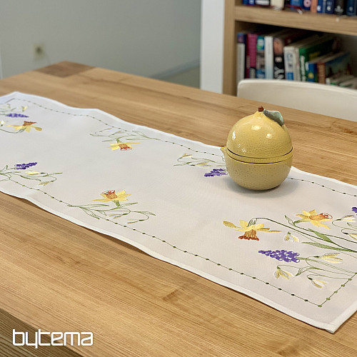 Nappe et foulard brodés NARCISSIS ET LA FILLE DES NEIGES