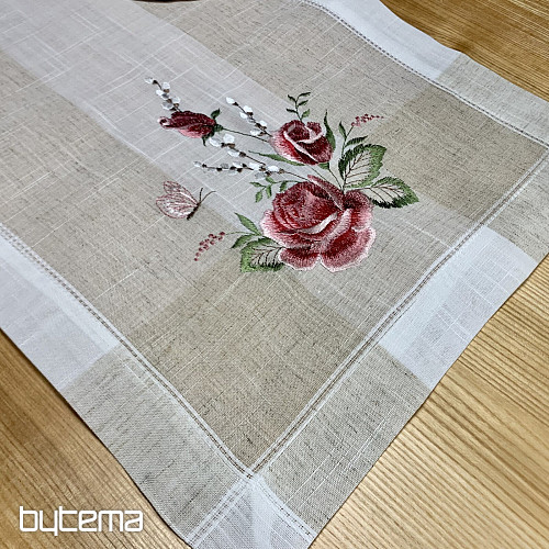 Nappe et foulard brodés de roses et de chatons
