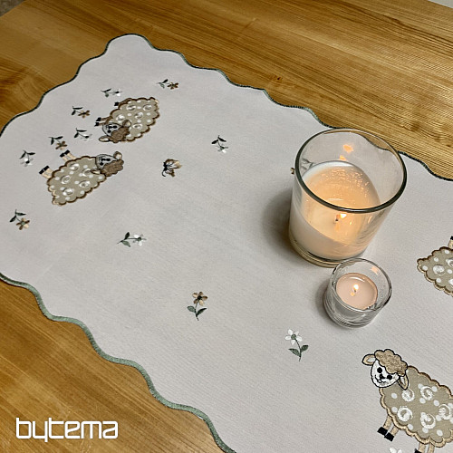 Nappe et foulard brodés AGNEAUX DE PÂQUES