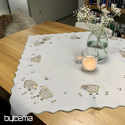Nappe et foulard brodés AGNEAUX DE PÂQUES