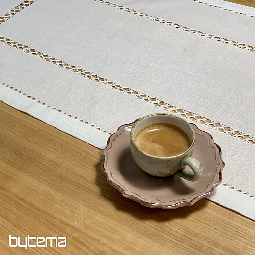 Nappe et foulard blancs ajourés