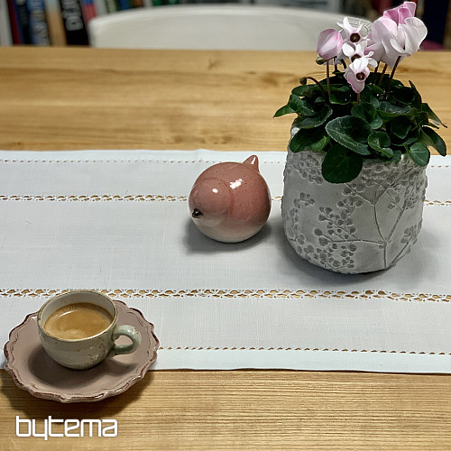 Nappe et foulard blancs ajourés